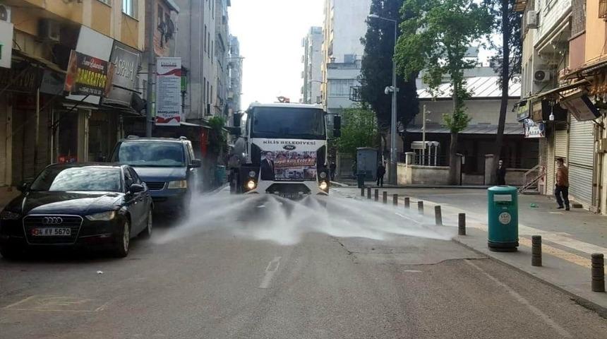 Dezenfekte &ccedil;alışmaları aralıksız s&uuml;r&uuml;yor