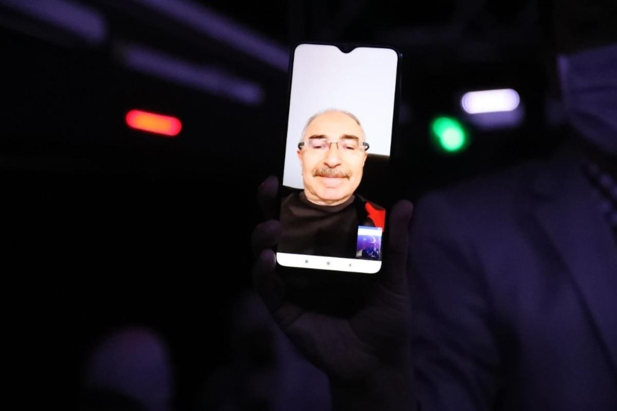 Vali Yaman, karantinadaki vatandaşlarla g&ouml;r&uuml;nt&uuml;l&uuml; g&ouml;r&uuml;şt&uuml;