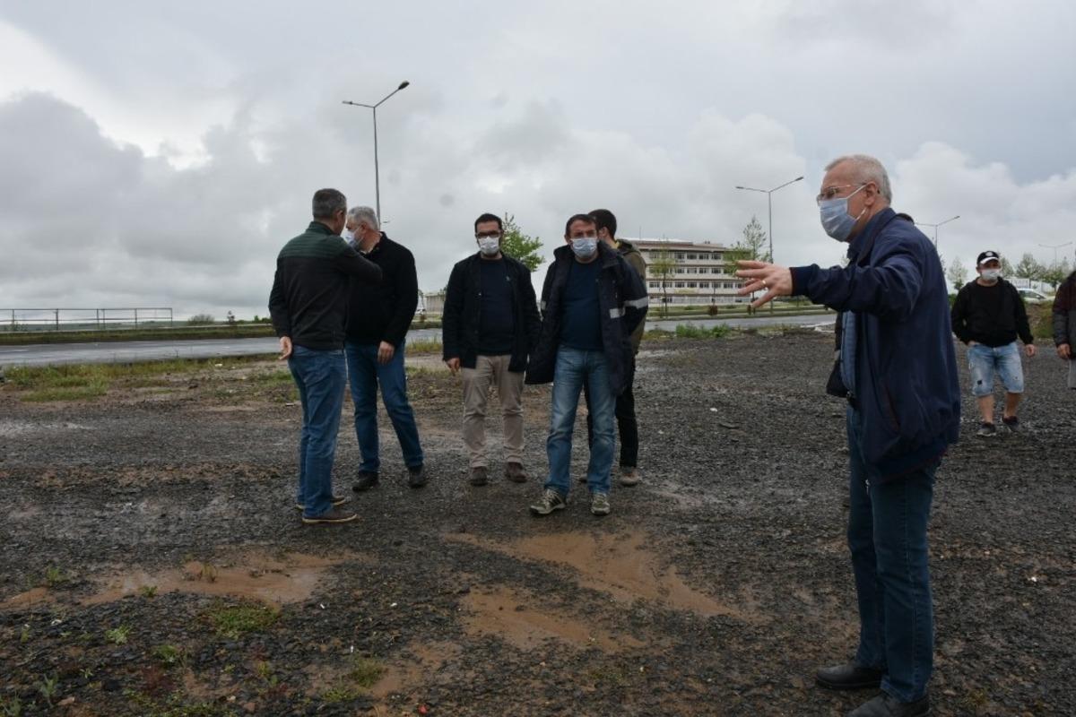 TESKİ Genel M&uuml;d&uuml;r&uuml; İ&ccedil;&ouml;z, yoğun yağış nedeniyle bir&ccedil;ok noktada incelemede bulundu