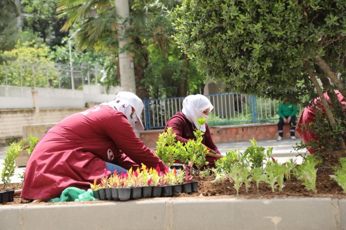Kızıltepe&rsquo;de ref&uuml;jler &ccedil;i&ccedil;ek a&ccedil;tı