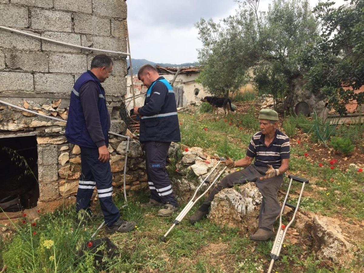 Evi su basan 65 yaş &uuml;st&uuml; Ramazan amcaya yardım
