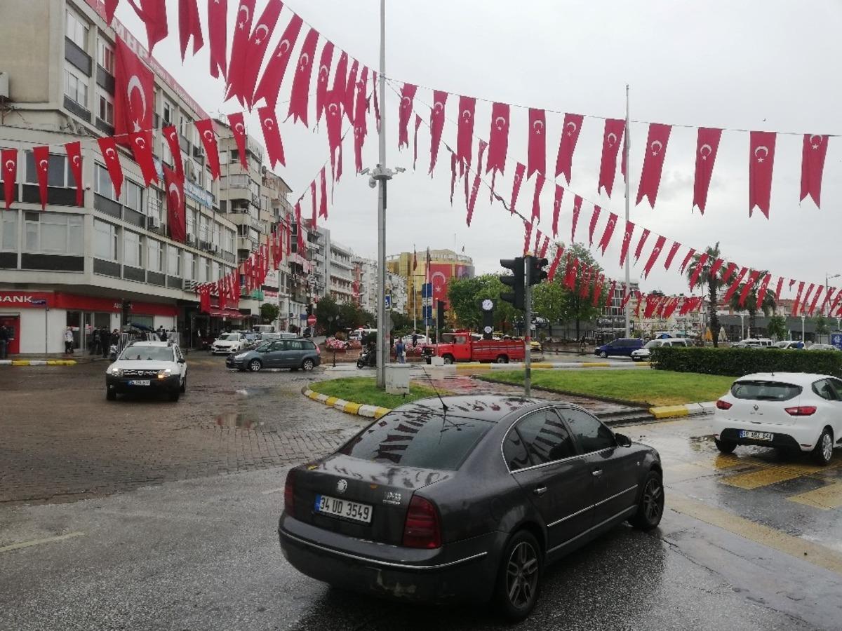 &Uuml;&ccedil; g&uuml;nl&uuml;k yasak sonrası Aydın&rsquo;da sokaklar hareketlendi