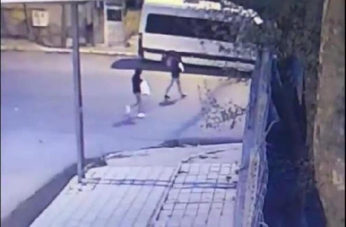 İstanbul'da yeni doğan bebek boş araziye bırakıldı! G&ouml;r&uuml;nt&uuml;ler ortaya &ccedil;ıktı