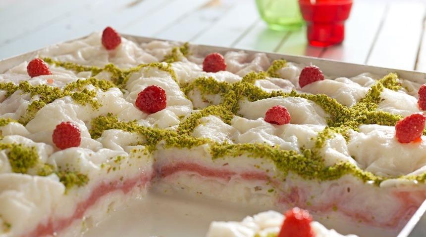 Birbirinden lezzetli güllaç tarifleri ile sofranızı şenlendirin! Pudingli, bademli...