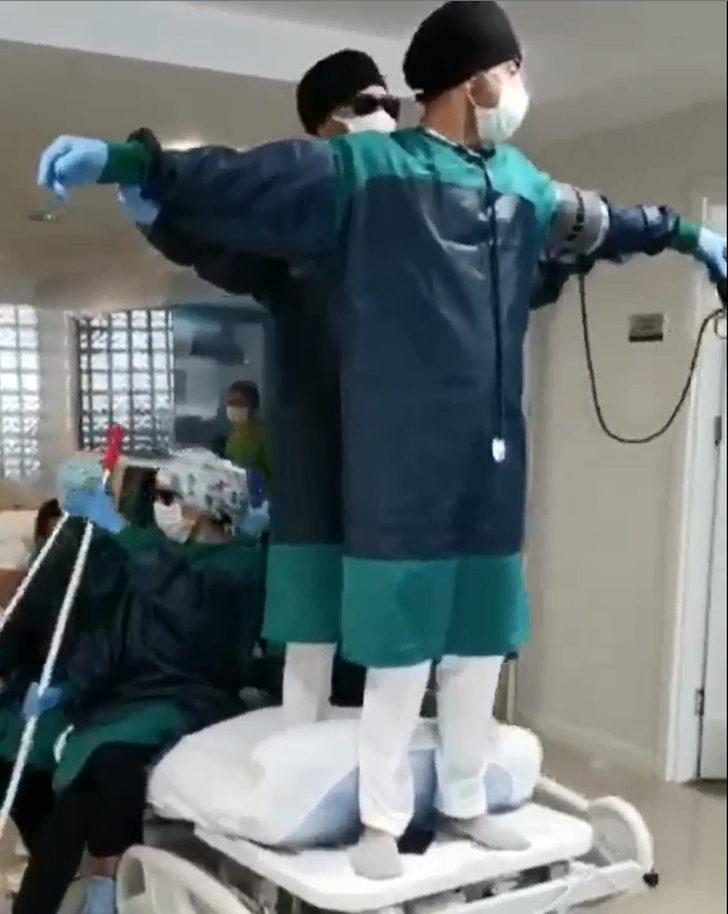 Sedyeyi gemi, paspasları kürek yaptılar! Sağlıkçılardan Titanic canlandırması G3