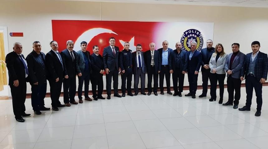 Kuşadası MHP&rsquo;den polise &ccedil;ifte teşekk&uuml;r