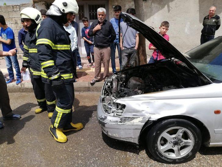 Seyir halindeki otomobil yandı G3