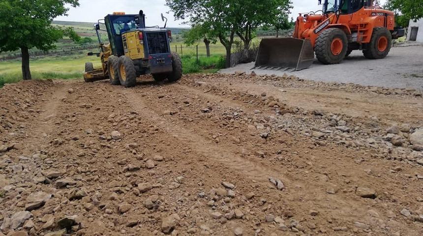 K&ouml;y yollarının genişletme &ccedil;alışmaları başladı