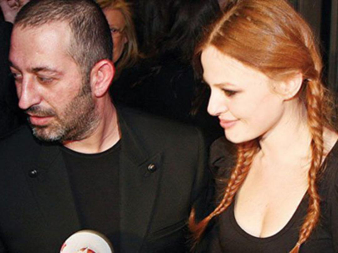 Naz Elmas'tan Cem Yılmaz a&ccedil;ıklaması