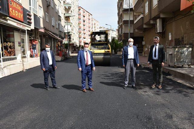 20 yıl sonra asfaltla tanışan mahalle sakinlerinden Başkan Beyoğlun’a pankartlı teşekkür