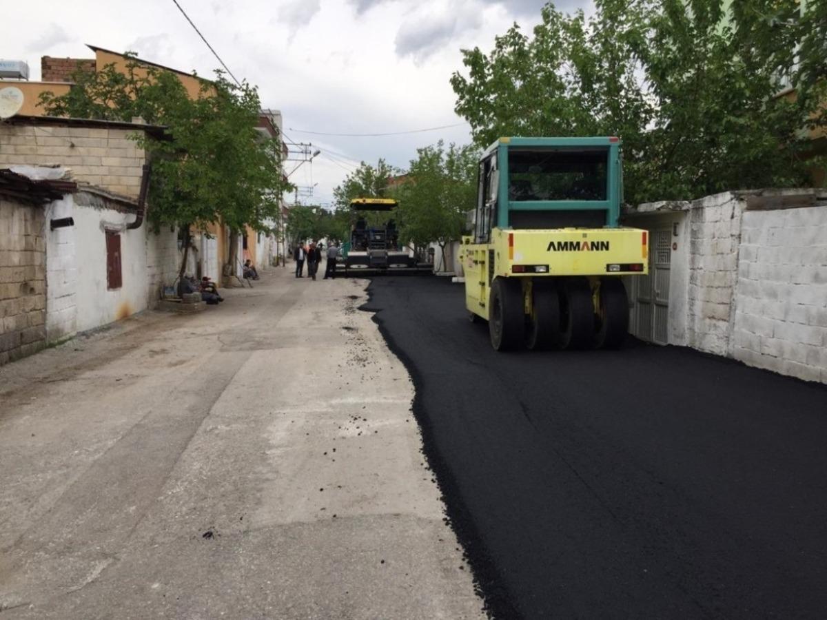 Bah&ccedil;ecik Mahallesindeki sokakların asfaltı yenileniyor