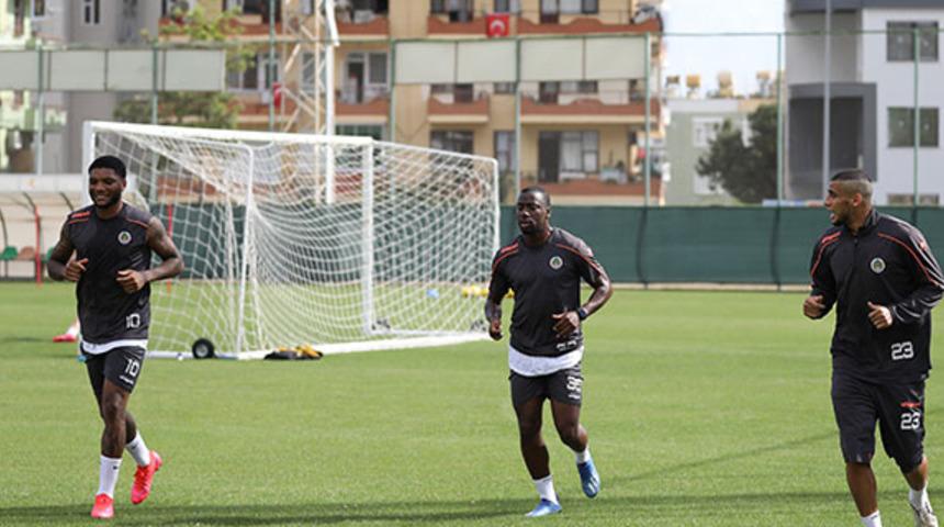 Aytemiz Alanyaspor, gruplar halinde antrenmanlara başladı