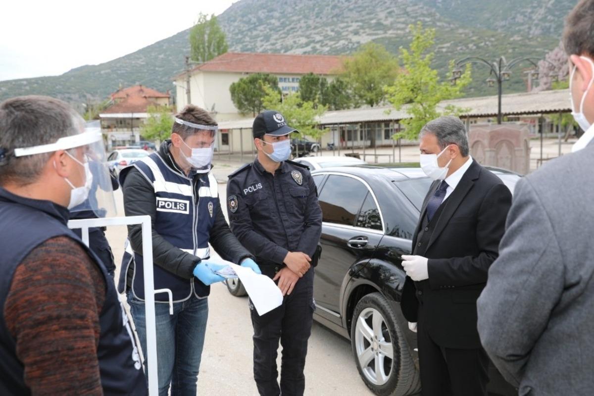 Burdur Valisi  Şıldak &Ccedil;eltik&ccedil;i İl&ccedil;esi karantina tedbirlerini yerinde inceledi