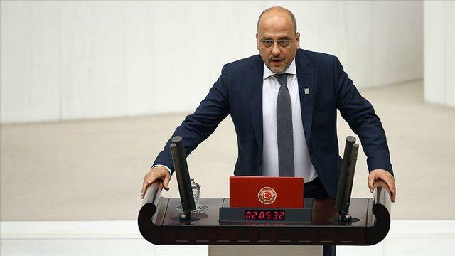 Ahmet Şık Türkiye İşçi Partisi'ne (TİP) üye oldu