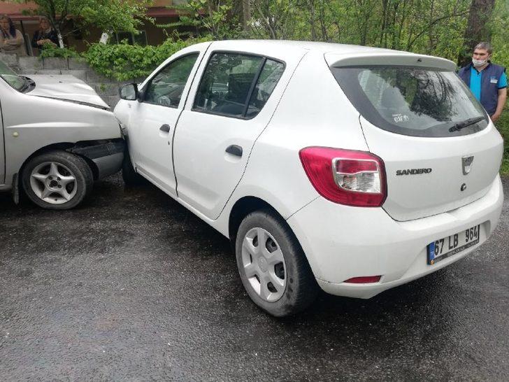 Otomobil ile hafifi ticari kamyonet kafa kafaya çarpıştı: 6 yaralı G1