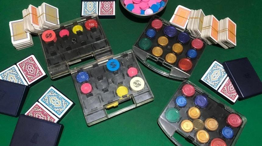 Kumar oynarken yakalandılar, iki farklı su&ccedil;tan ceza yediler