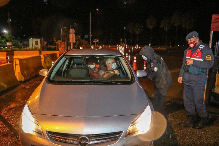 Kısıtlamanın kalktığı Antalya’ya gece yarısından itibaren girişler başladı G2