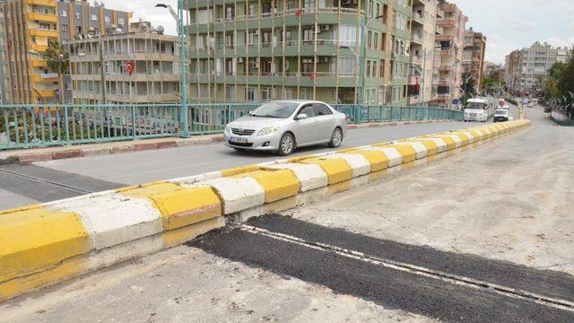 Tarsus’ta üstgeçidin yıpranan bağlantı noktaları onarıldı
