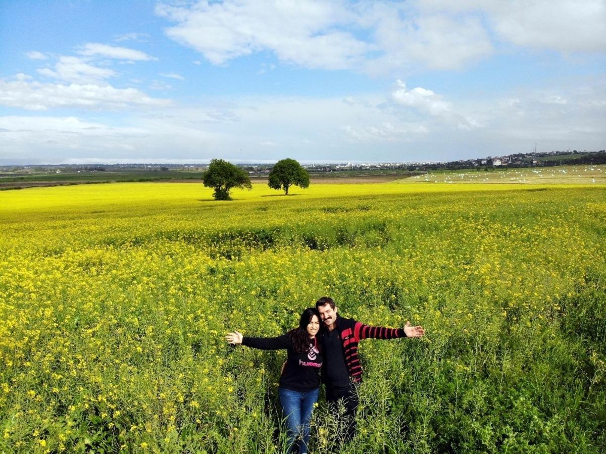Kartpostallardan farksız! Kanola bah&ccedil;esi mest etti