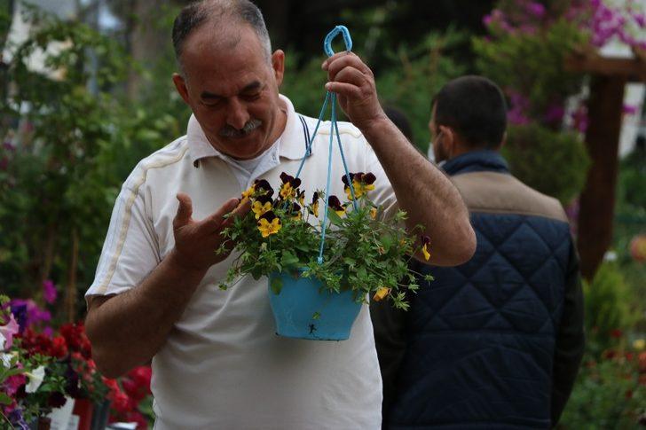 Koronavirüs sayesinde balkonlar bahçelere dönüştü G3