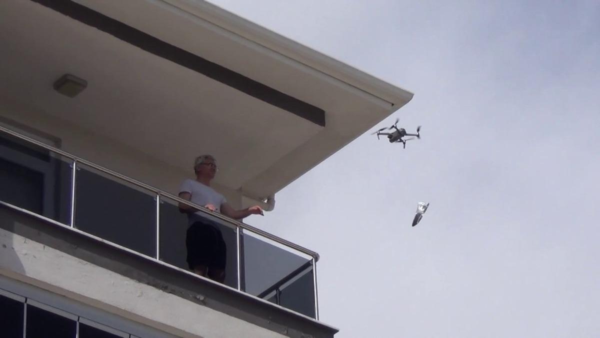 &Ccedil;orum&rsquo;da evden &ccedil;ıkamayanlara drone ile maske servisi