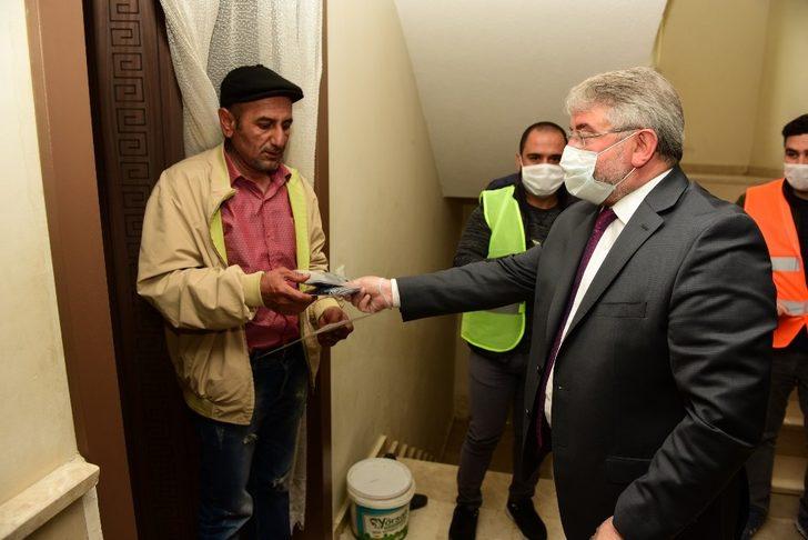 Çorum’da evden çıkamayanlara drone ile maske servisi G3