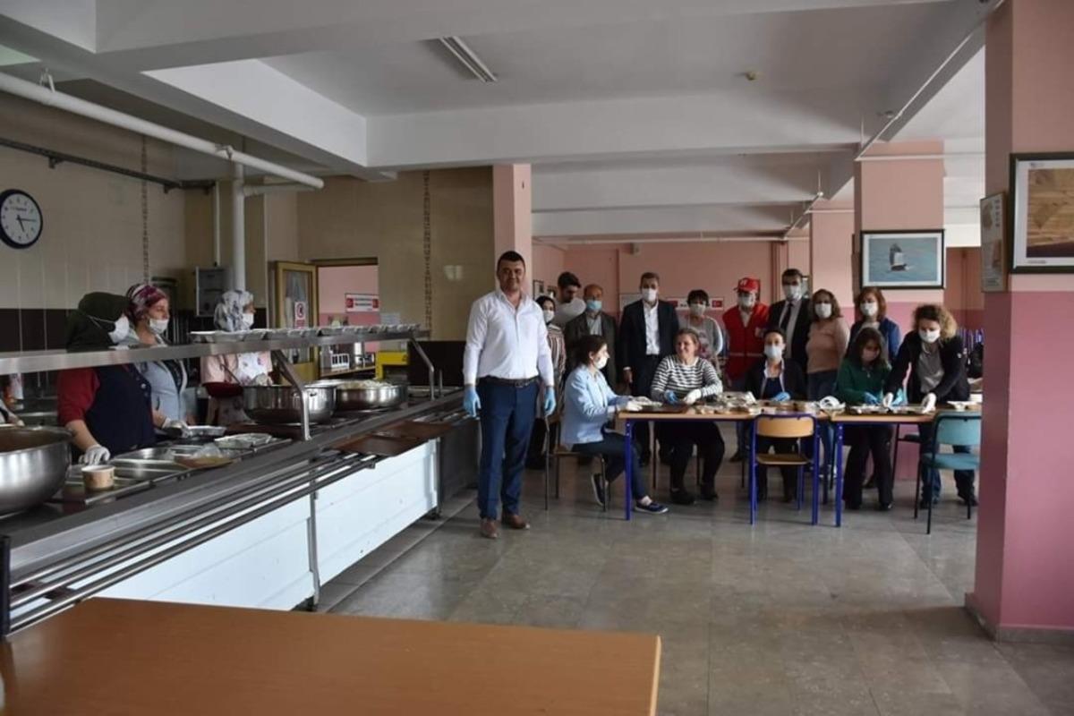 Nallıhan Belediyesinden g&uuml;nl&uuml;k bin aileye sıcak yemek