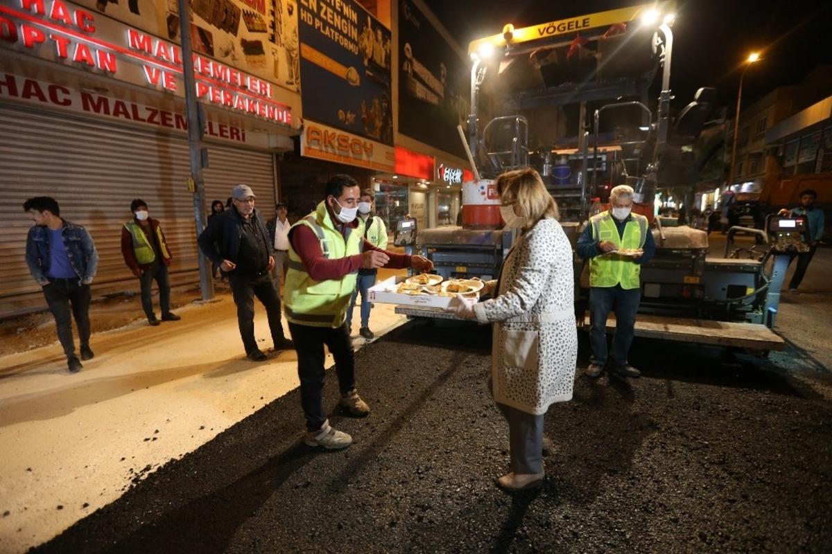 Gece g&uuml;nd&uuml;z &ccedil;alışan ekiplere tatlı dopingi