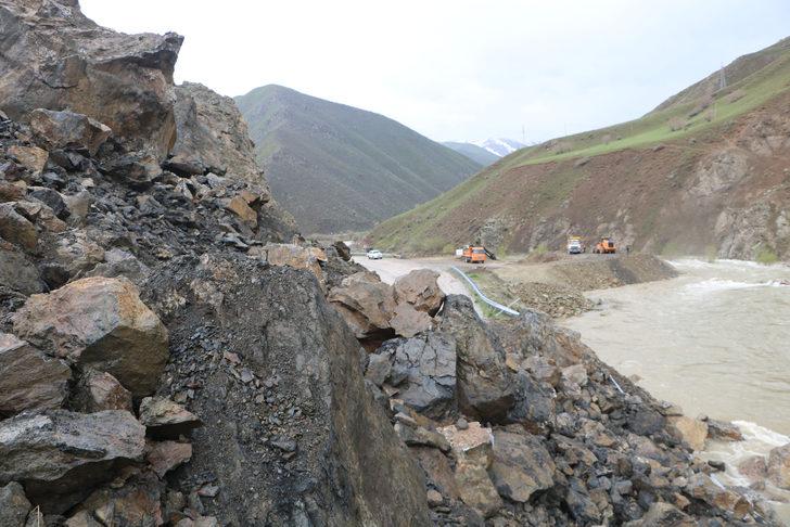 Yüksekova'da heyelan! Van ve Hakkari'ye ulaşım sağlanan yol 4 gündür kapalı G1