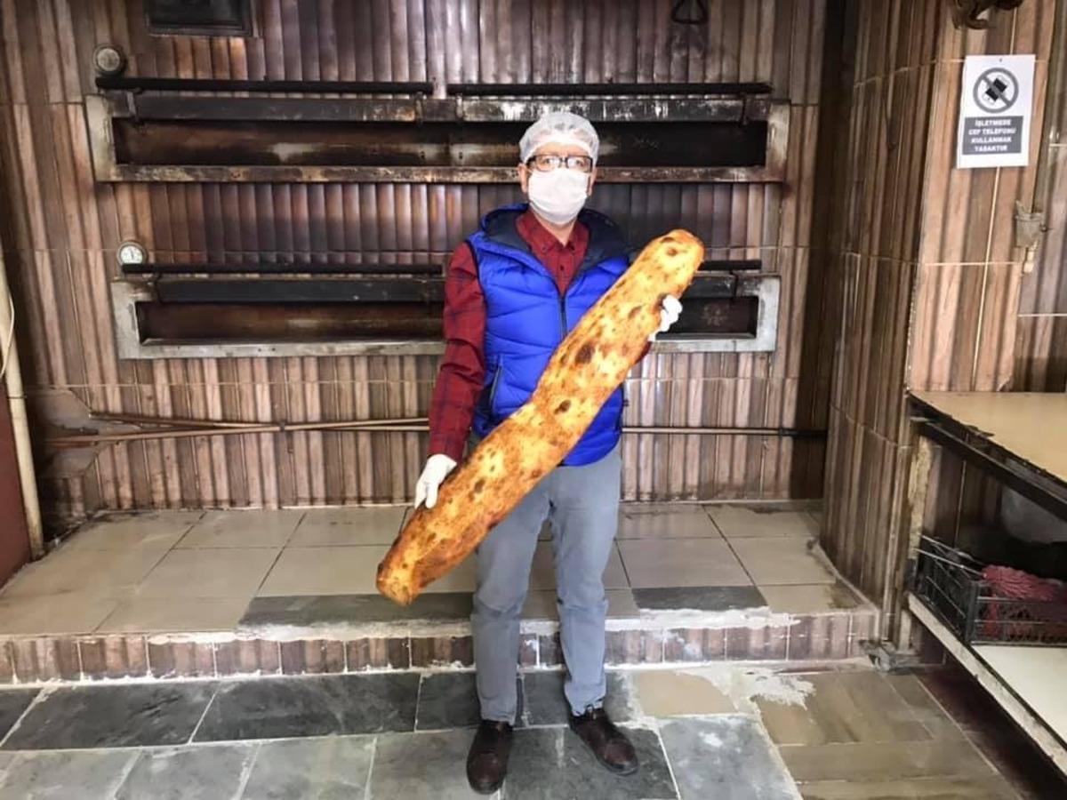 1 metre 25 santimetre uzunluğunda ve bir kilogram ağırlığındaki pide 5 TL