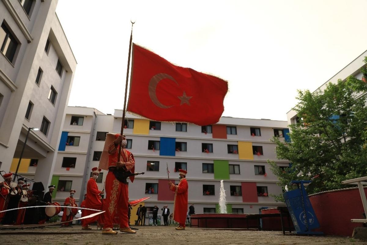 Karantinadaki vatandaşlara mehteran s&uuml;rprizi