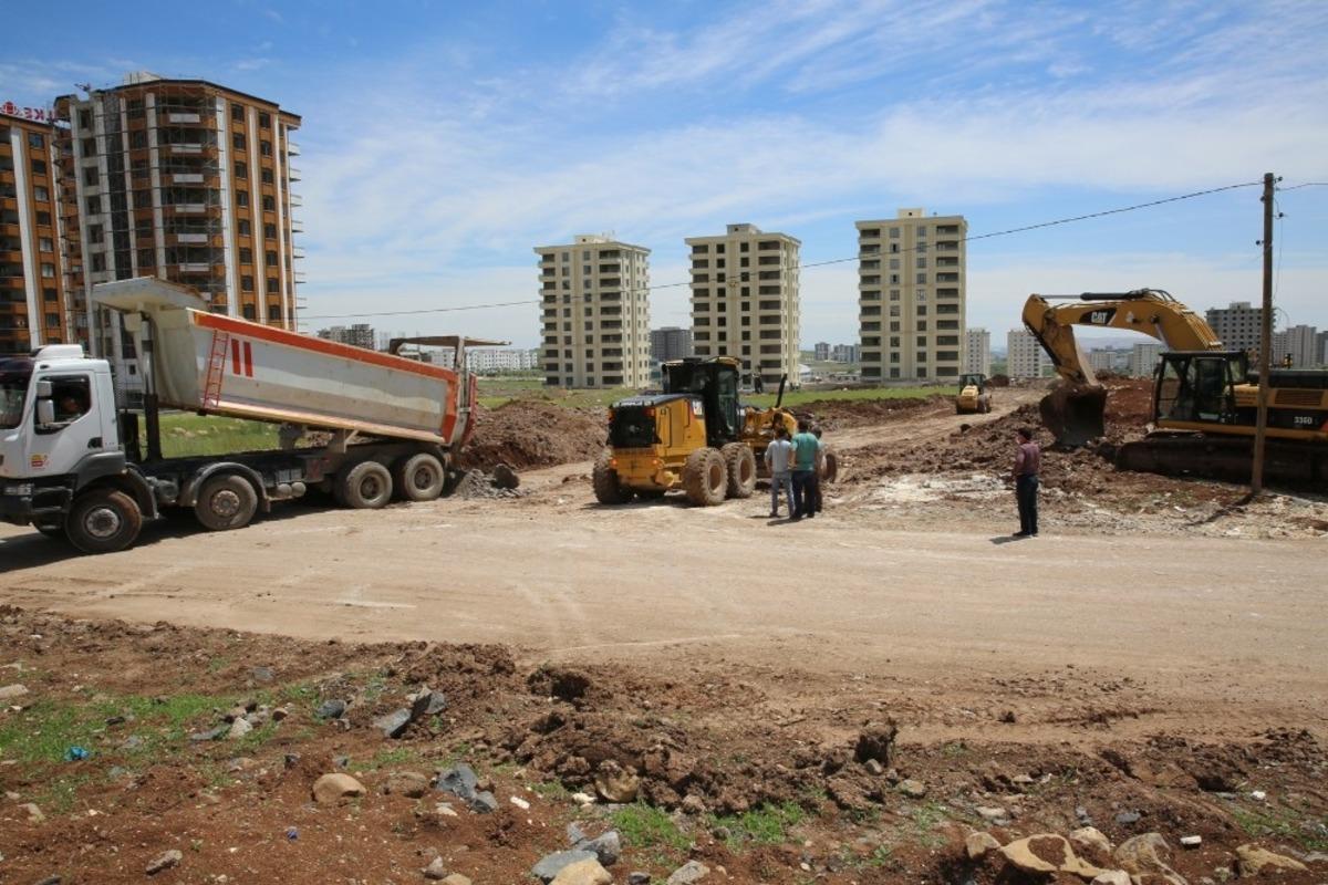 Karak&ouml;pr&uuml;&rsquo;de yol &ccedil;alışmaları