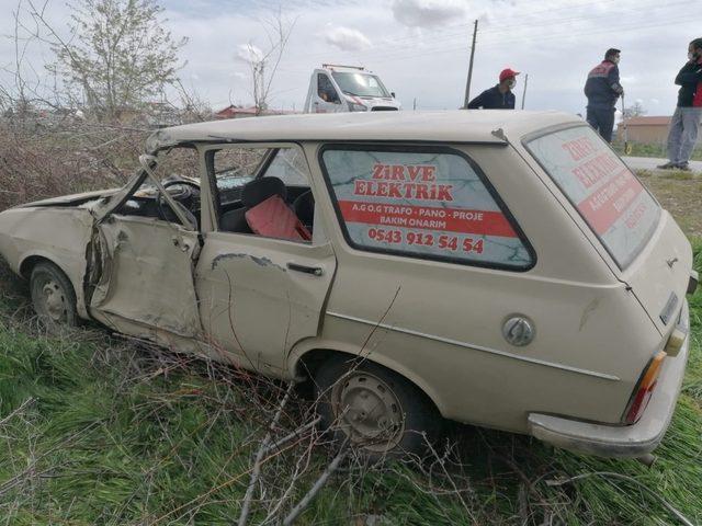 Kontrolden çıkan otomobilin sürücüsü yaralandı