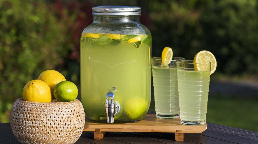 Ev yapımı sağlıklı limonata için 5 pratik tarif! Şeftali, çilek...