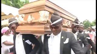 Gana'nın dansçı tabut taşıyıcıları konuştu!