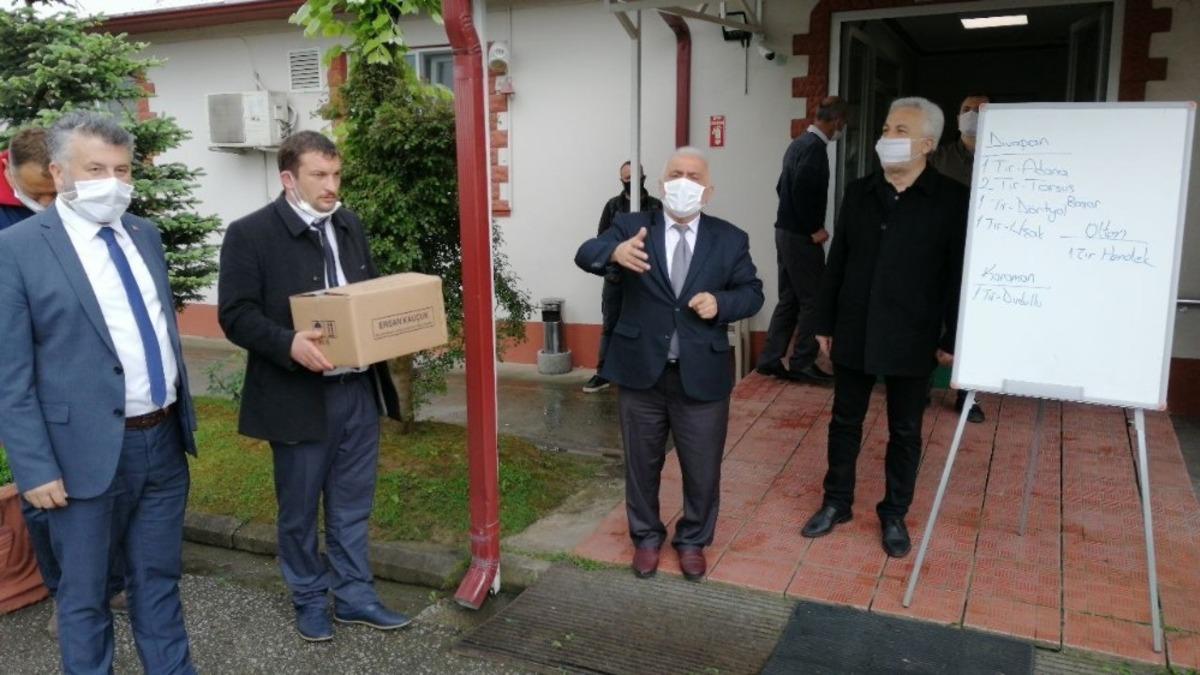 D&uuml;zce Belediyesi&rsquo;nden, kamyoncu esnafına maske desteği