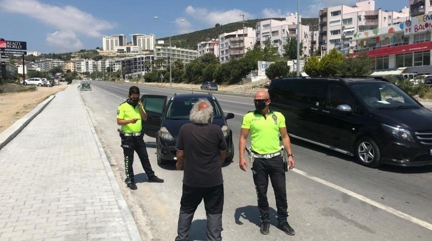 65 yaş &uuml;st&uuml; vatandaş polisin dur ihtarına uymadı