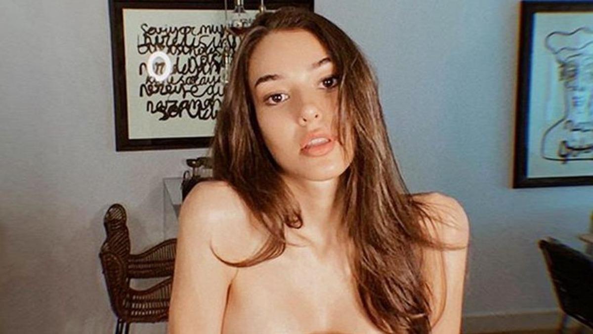 Dilan &Ccedil;i&ccedil;ek Deniz'den yalnızlık paylaşımı