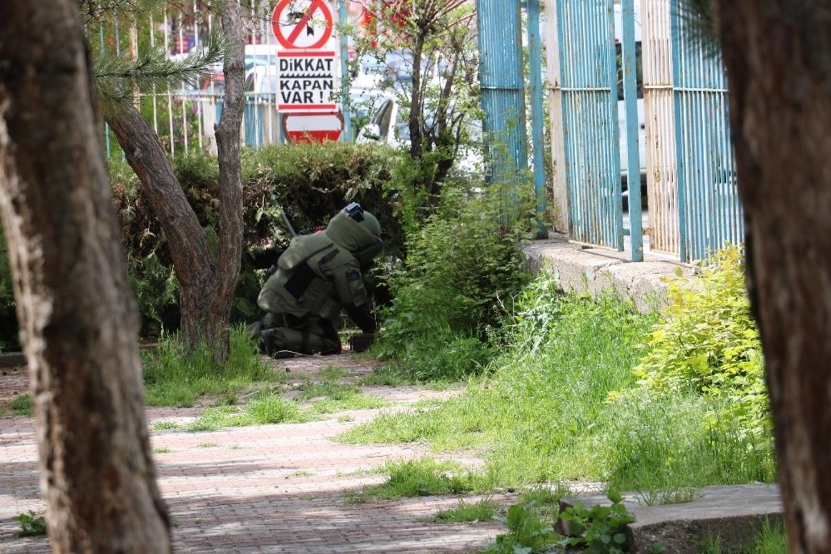 Hastane bah&ccedil;esinde bond &ccedil;anta alarmı