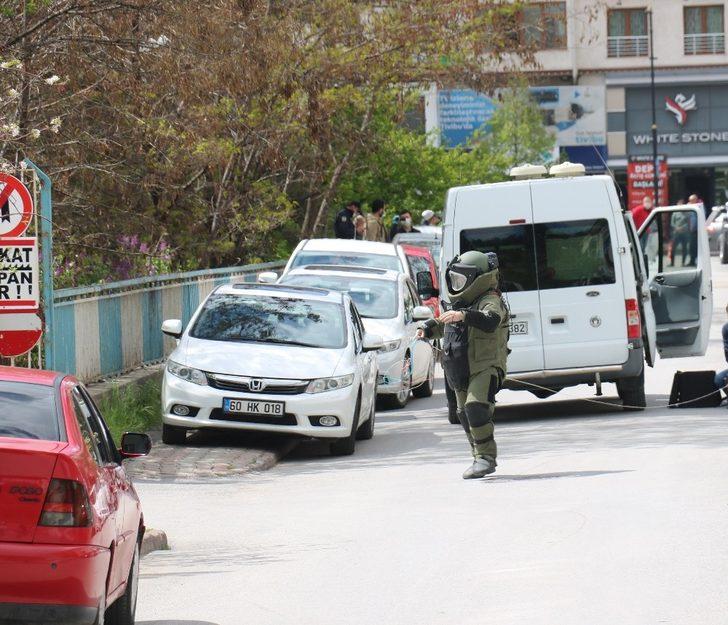 Hastane bahçesinde bond çanta alarmı G4