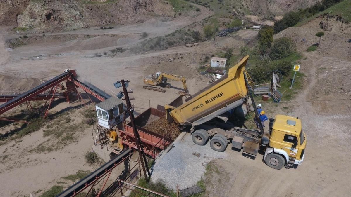 Ayvalık&rsquo;ta taş ocağı 5 yıl sonra yeniden faaliyete ge&ccedil;irildi