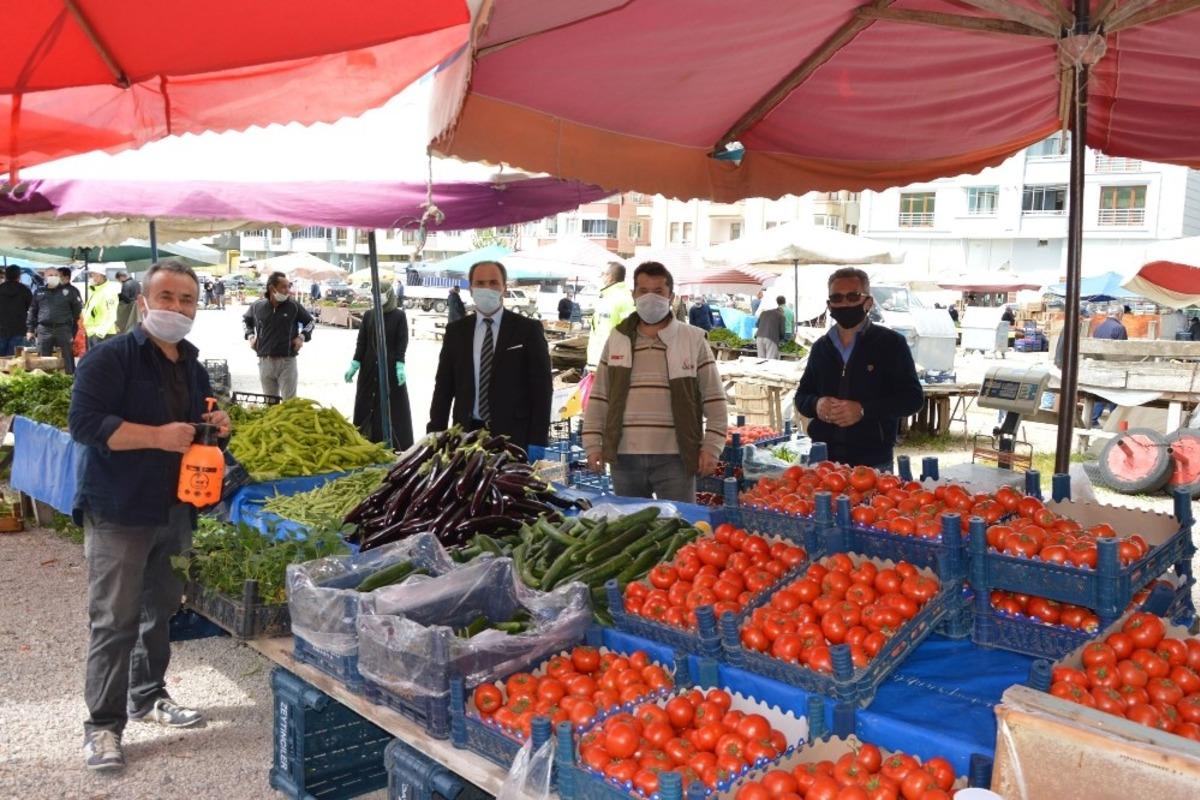 Havza Belediyesi pazar yerlerinde maske dağıtımına devam etti
