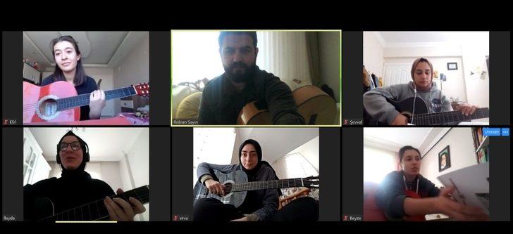 Evde kalmak eğitime engel olmadı G3