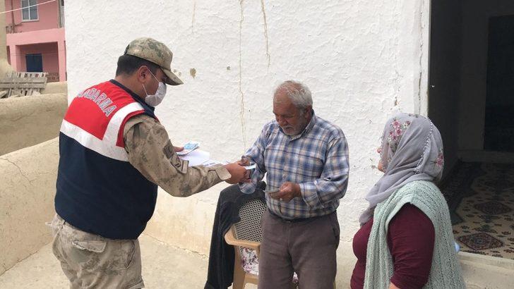 Yaşlı vatandaşlardan jandarmaya dua G1