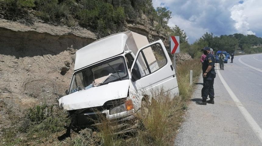 Antalya’da kamyonet kazası: 1 yaralı