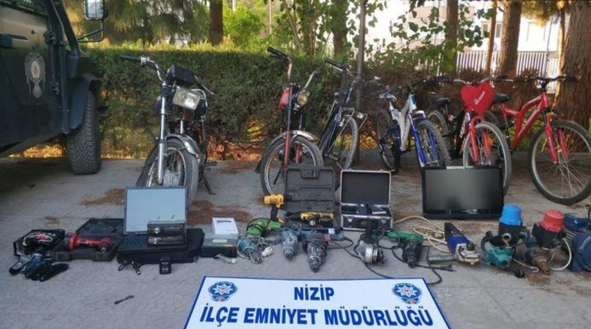 Hırsızlık ş&uuml;phelisi 2 kişi yakalandı