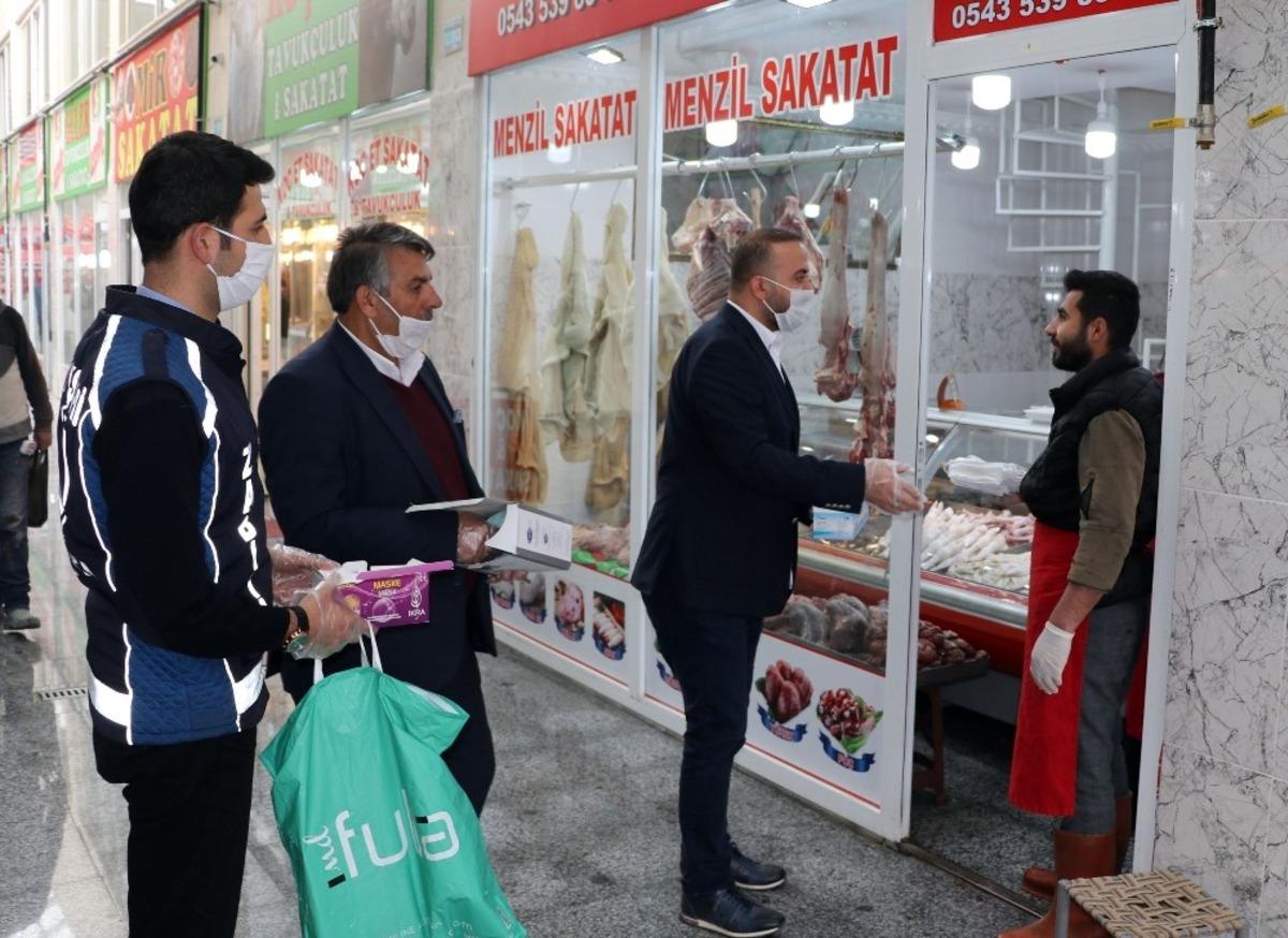 Van B&uuml;y&uuml;kşehir Belediyesinden sakatat&ccedil;ı esnafına maske