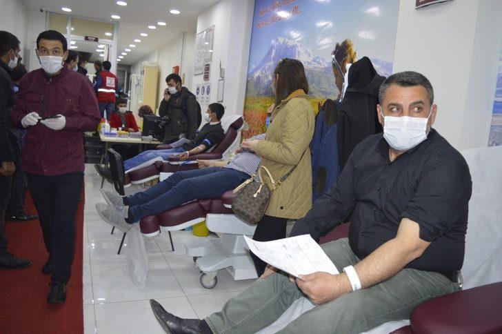 Ağrı Belediyesi’nden Kızılay’a kan desteği G2