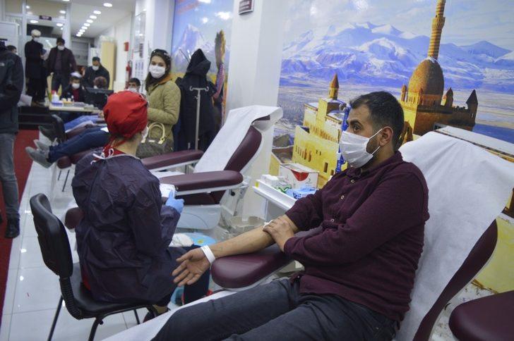 Ağrı Belediyesi’nden Kızılay’a kan desteği G4