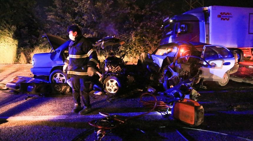 Muğla'da iki otomobil çarpıştı: 2 ölü, 1 yaralı